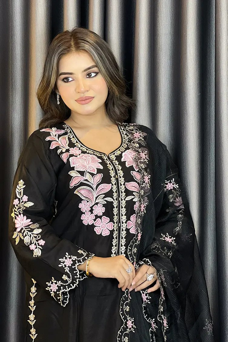 Alternative view of Floral Gorgeous Party 3-piece(Black)